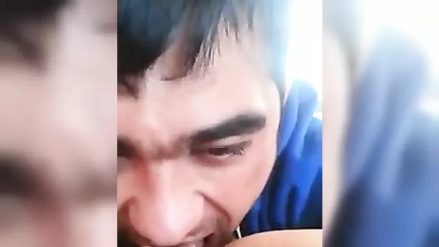 Kırgız oğlan, sevgilisinin amını yaladı.
