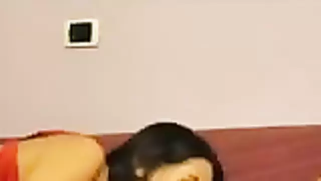Kırgız kadın, arkadaşının kocasını aldatıyor.