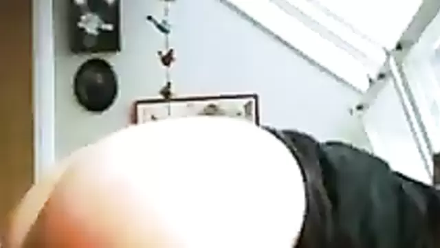 Kocaman götlü Kırgız hatun, komşunun aletine boşalıyor.