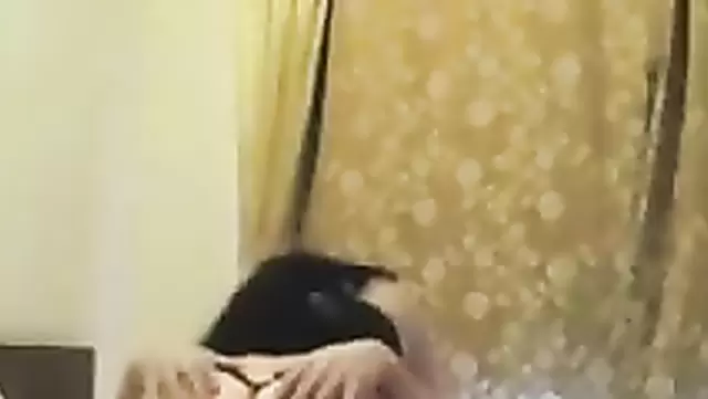 Kırgızistanlı kadın külotuyla komşusunun kocasını sikişiyor.