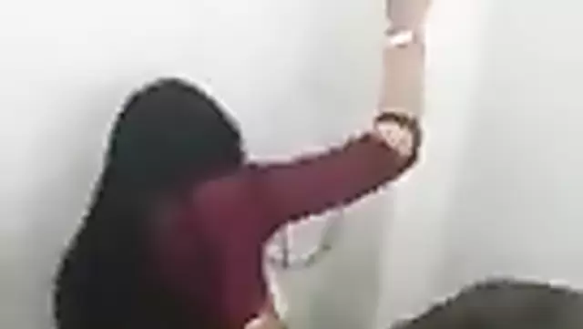 Kırgızistanlı öğrenci sınıf arkadaşı tarafından sikerken
