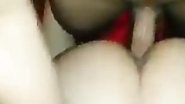 Doldurulmuş Kırgızistanlı kızlar ıslak amına derinlemesine giriyor.